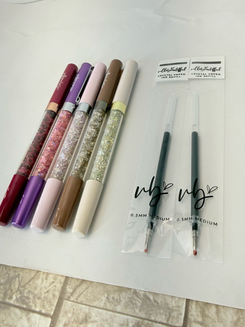 NEW VillaBeautiful (5) pen lot and (2)ink refills